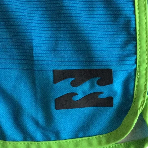 Billabong Board Shorts - Picture 3 of 4